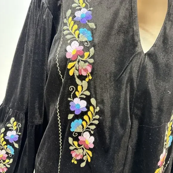 The Pyramid Collection Embroidered Black Velvet Peasant Dress Size 3X Boho - Picture 3 of 9